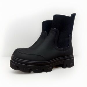 Women’s Size 7 Fall/Spring Footwear/Shoes - Black Chunky/Platform Chelsea Boots
